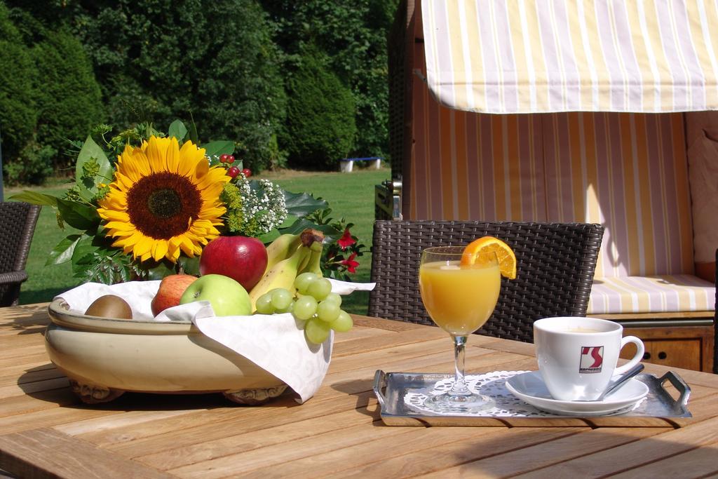 Hotel Garni Landhaus Uttum ครุมเฮิร์น ภายนอก รูปภาพ