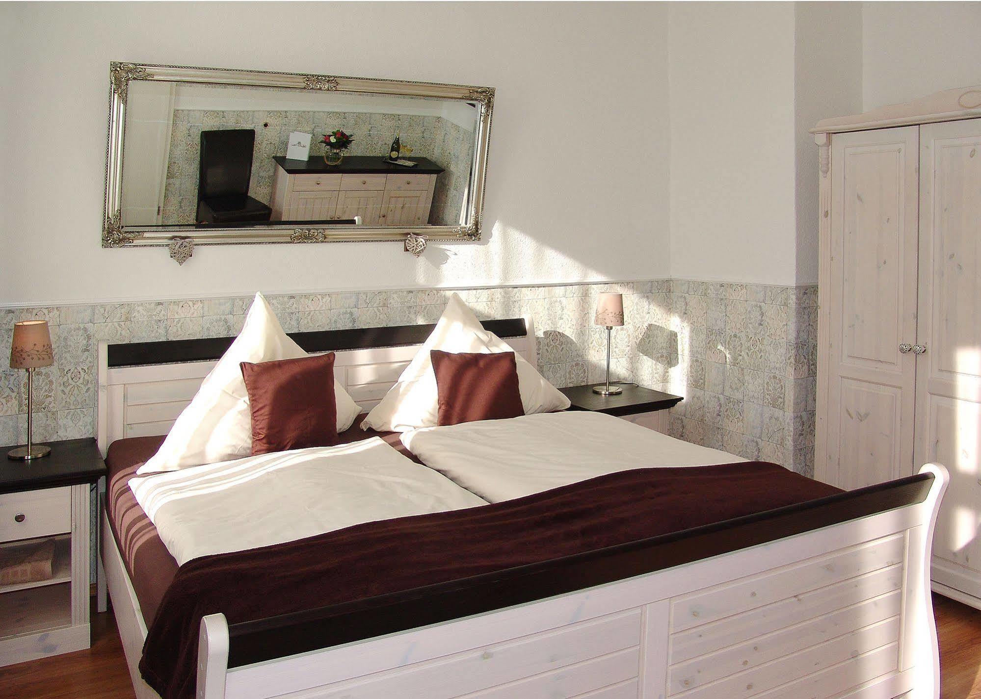 Hotel Garni Landhaus Uttum ครุมเฮิร์น ภายนอก รูปภาพ