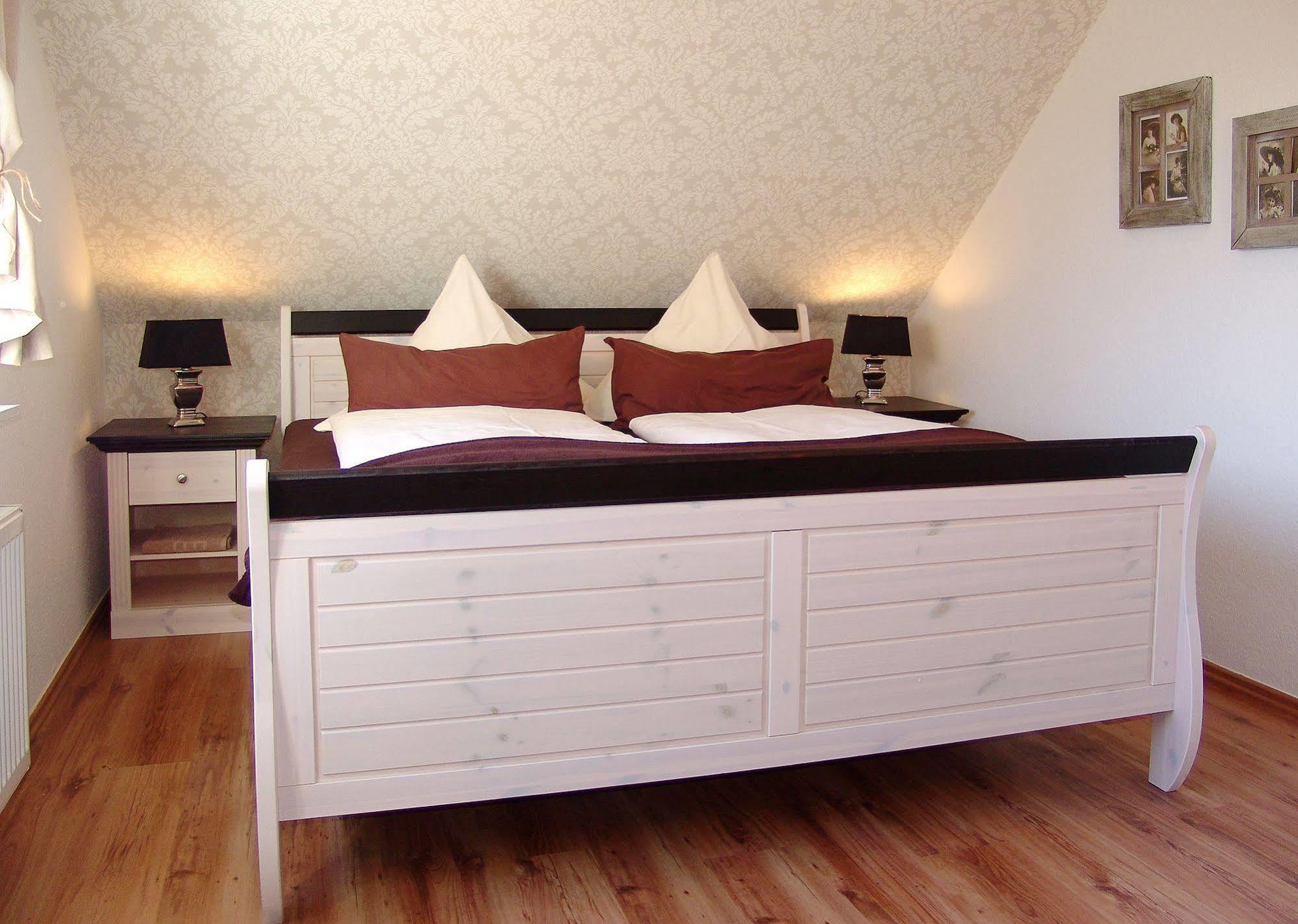 Hotel Garni Landhaus Uttum ครุมเฮิร์น ภายนอก รูปภาพ
