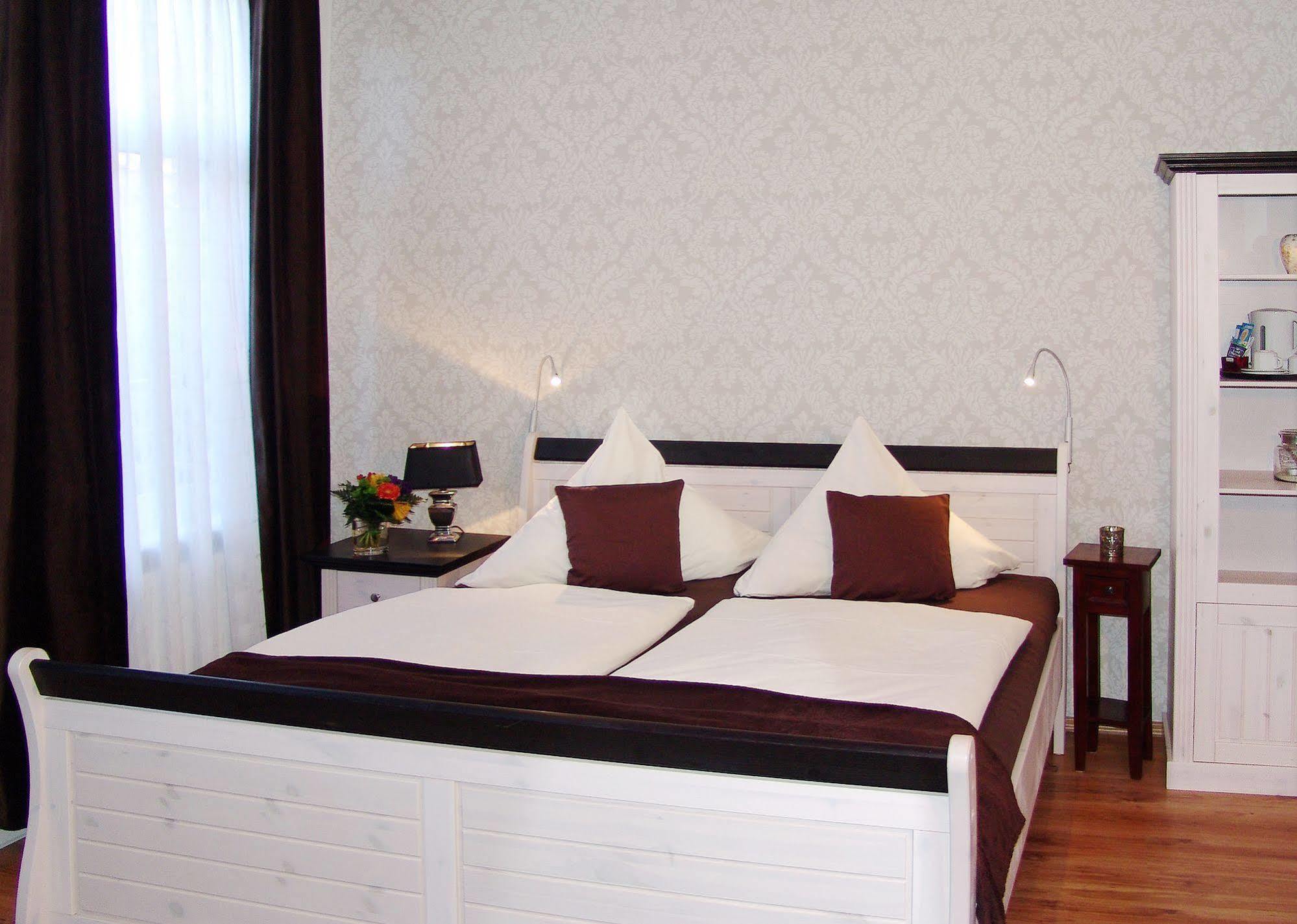 Hotel Garni Landhaus Uttum ครุมเฮิร์น ภายนอก รูปภาพ