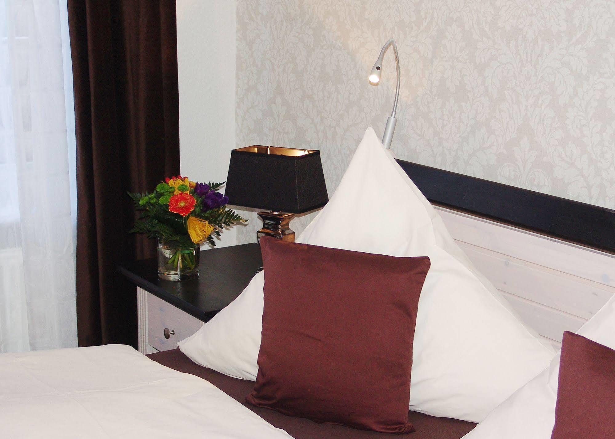 Hotel Garni Landhaus Uttum ครุมเฮิร์น ภายนอก รูปภาพ