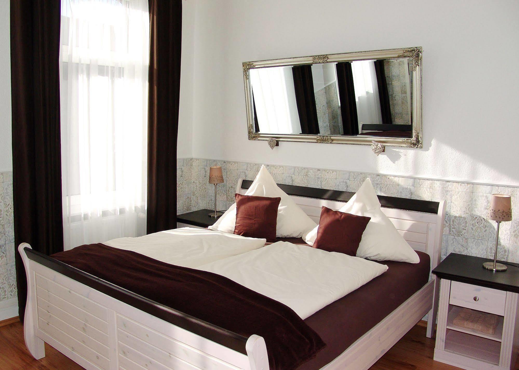 Hotel Garni Landhaus Uttum ครุมเฮิร์น ภายนอก รูปภาพ