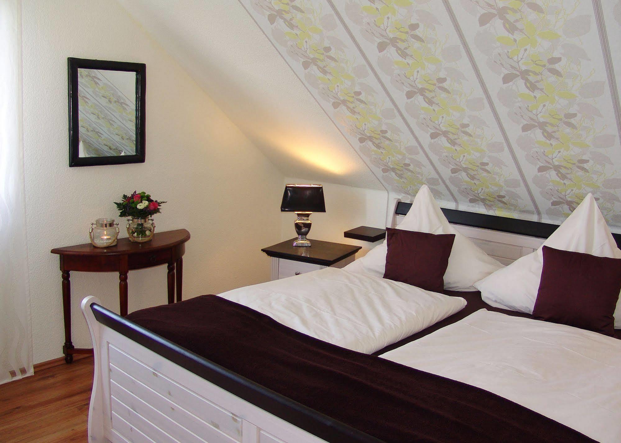 Hotel Garni Landhaus Uttum ครุมเฮิร์น ภายนอก รูปภาพ