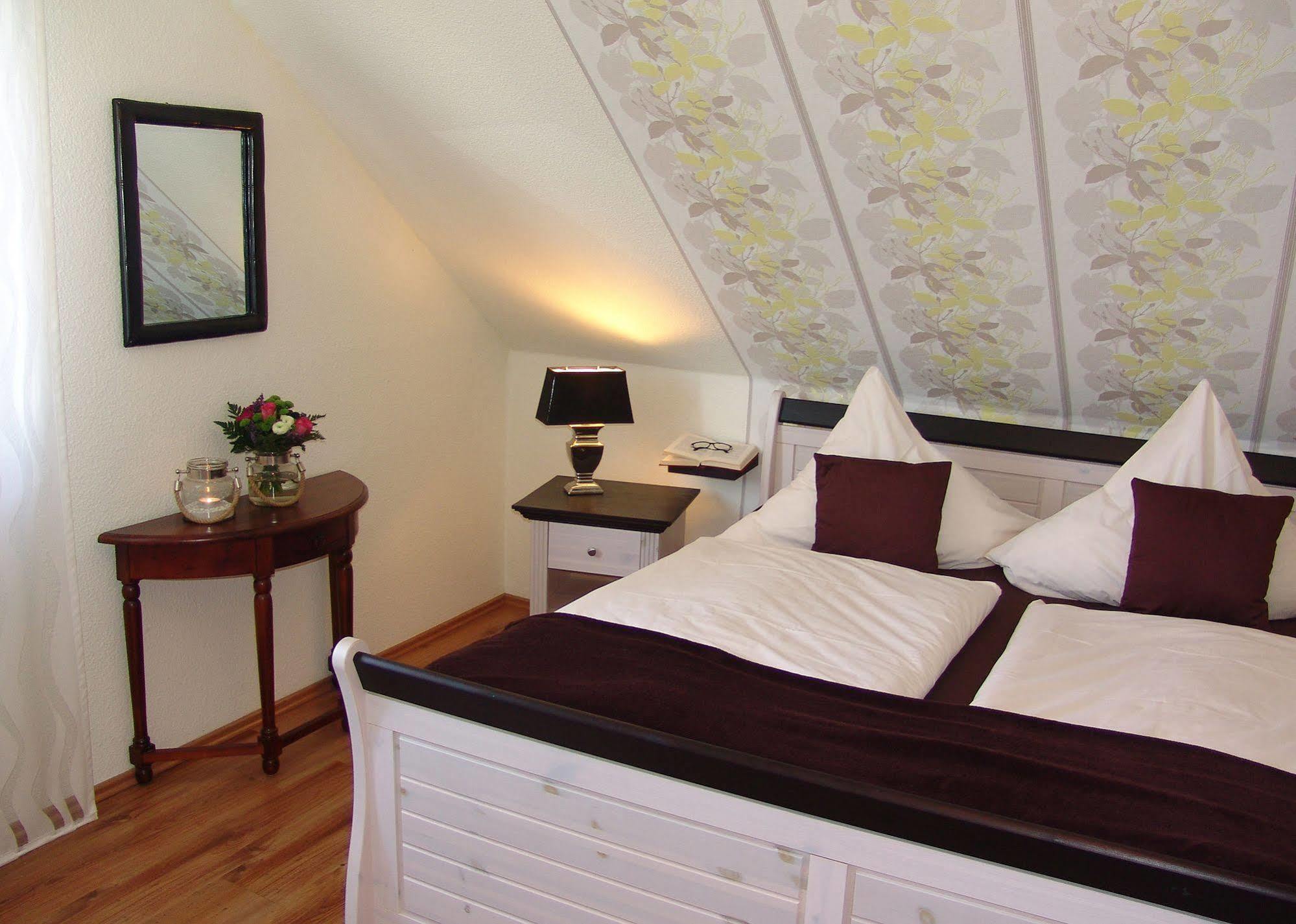 Hotel Garni Landhaus Uttum ครุมเฮิร์น ภายนอก รูปภาพ