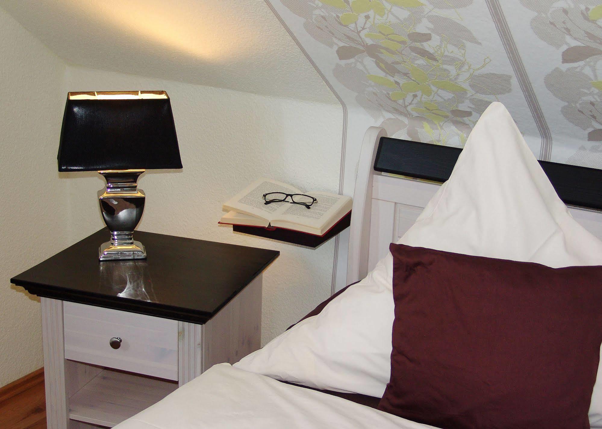 Hotel Garni Landhaus Uttum ครุมเฮิร์น ภายนอก รูปภาพ