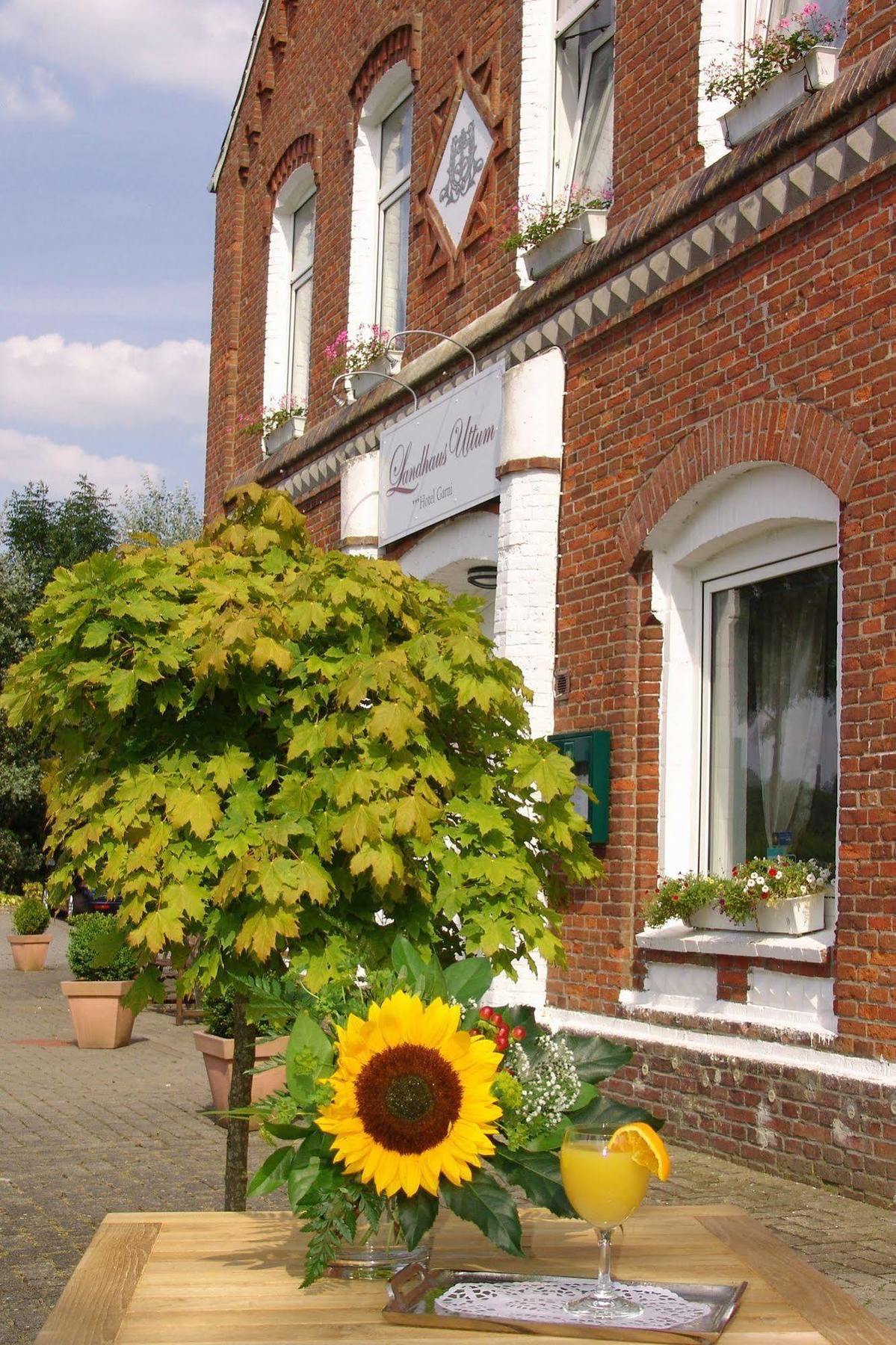 Hotel Garni Landhaus Uttum ครุมเฮิร์น ภายนอก รูปภาพ