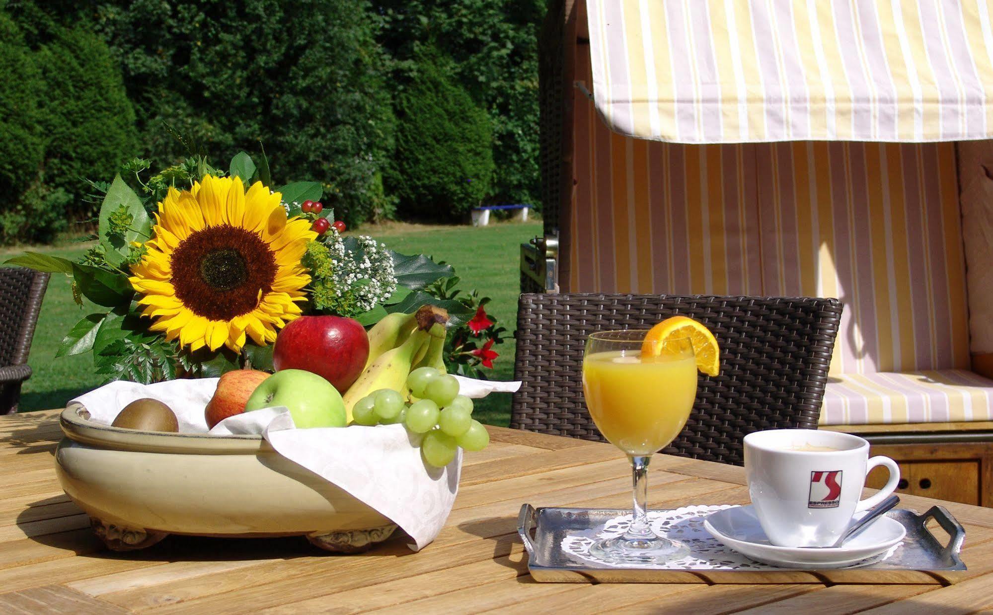 Hotel Garni Landhaus Uttum ครุมเฮิร์น ภายนอก รูปภาพ